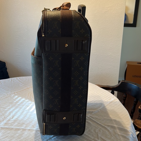 Louis Vuitton Pegase 55 - Picture 5 of 10